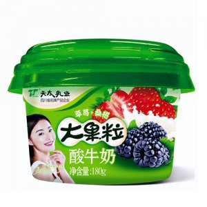 天太草莓+桑椹果粒酸牛奶