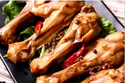 龍巖聚香軒香辣鴨小腿獨(dú)立包裝開袋即食鴨肉鹵味零食OEM代加工