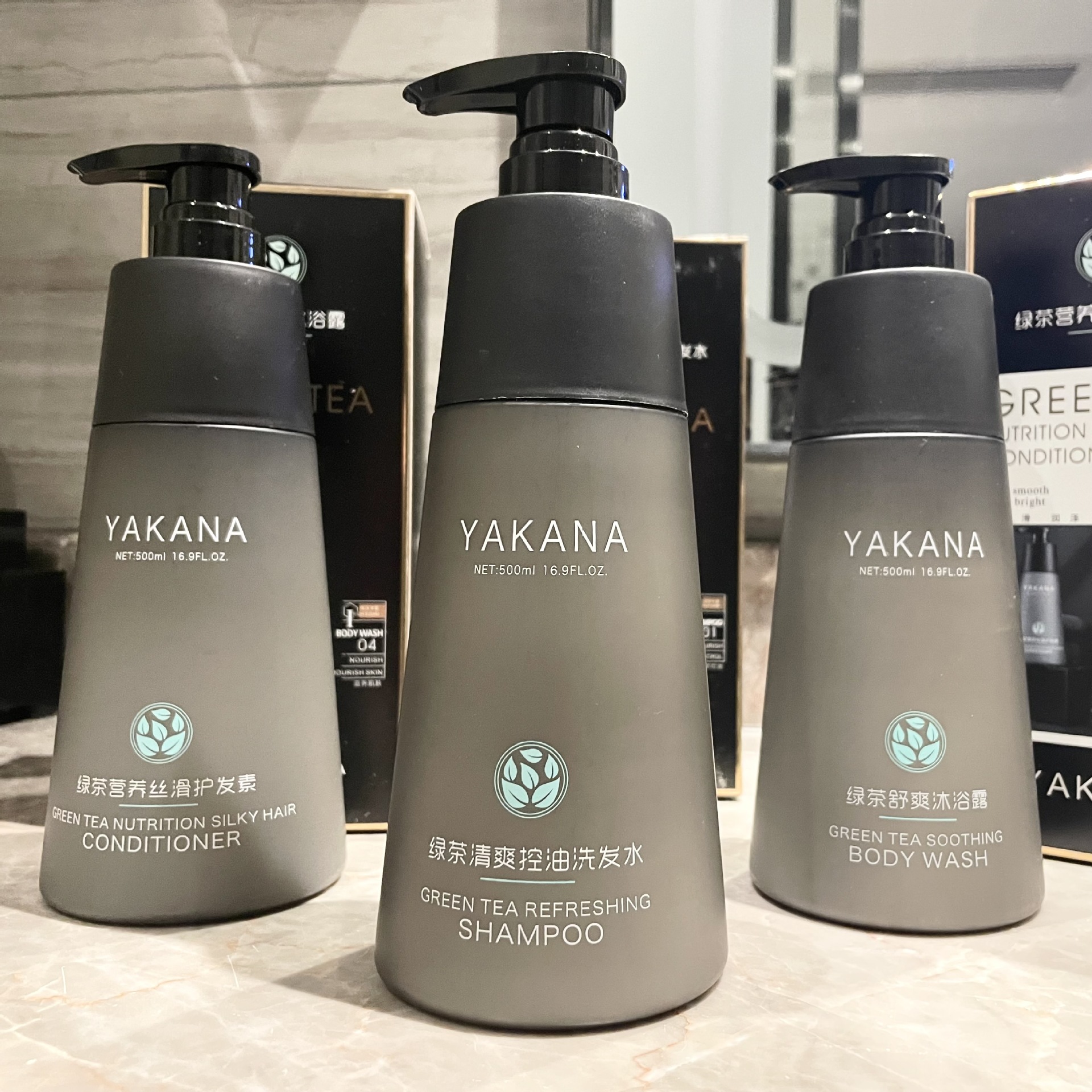 綠茶清爽控油洗發(fā)水沐浴露護發(fā)素三件套貼牌代加工,見證生產(chǎn)過程