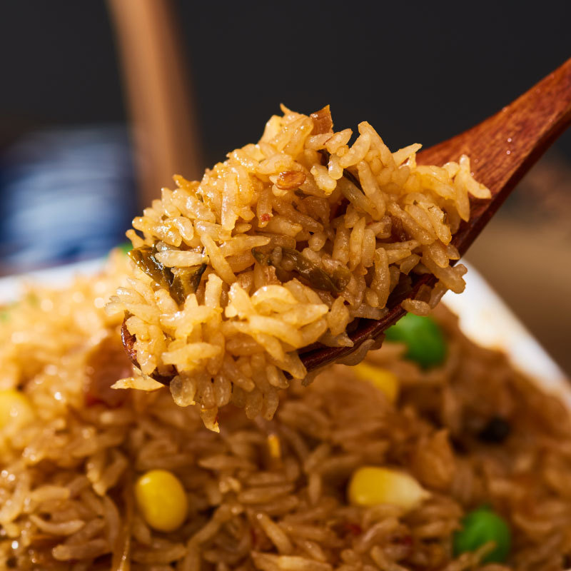 沖泡米飯桶裝整箱速食白辣椒牛肉味拌飯懶人即食寢室方便午餐OEM代加工