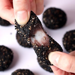 黑芝麻丸血糯芝麻丸牛奶拉絲網紅零食手工制作新品上市傳統糕點咨
